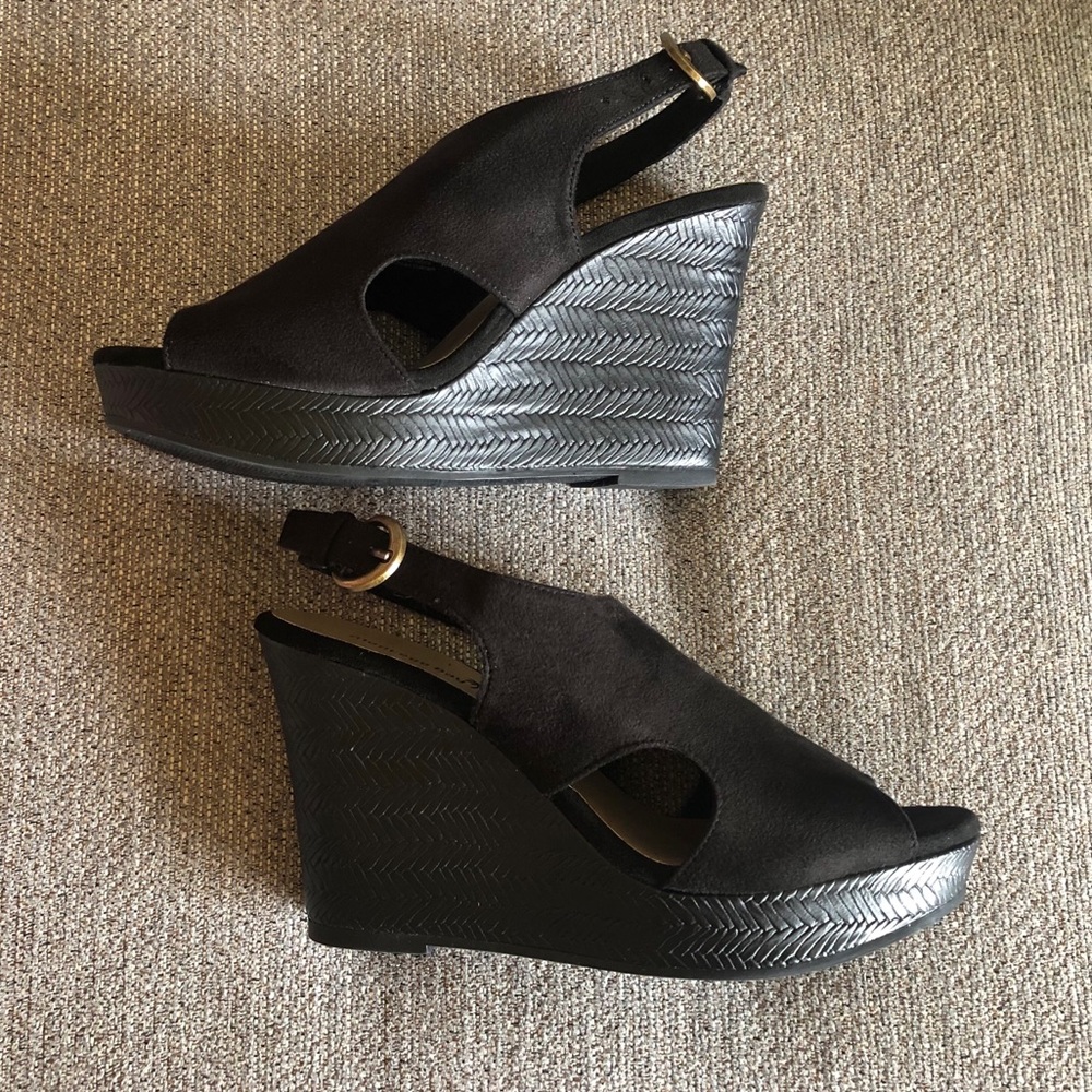 MONTEGO BAY CLUB Black Faux Suede Wedges size 7.5